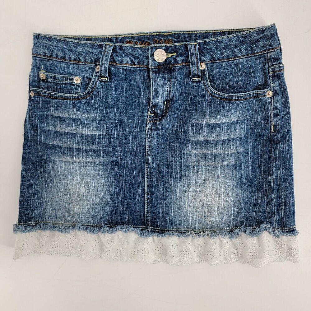 Rue21 Denim Blue Mini Skirt Raw Hem White Ruffle Eyelet Trim Size 3/4